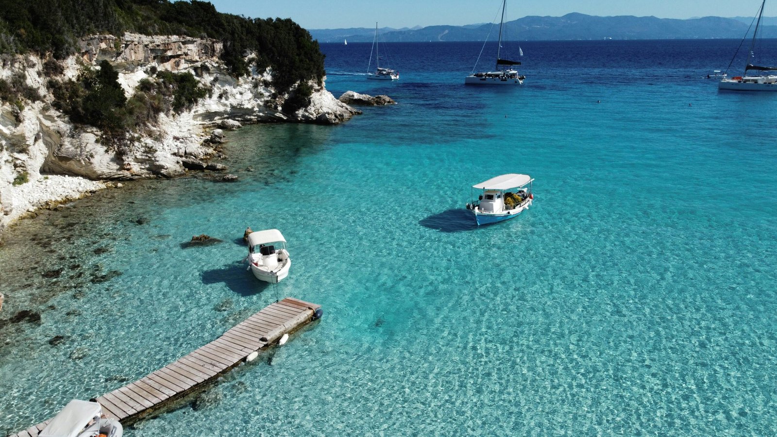 Mooiste Griekse eilandjes die alleen per boot te bereiken zijn: Antipaxos