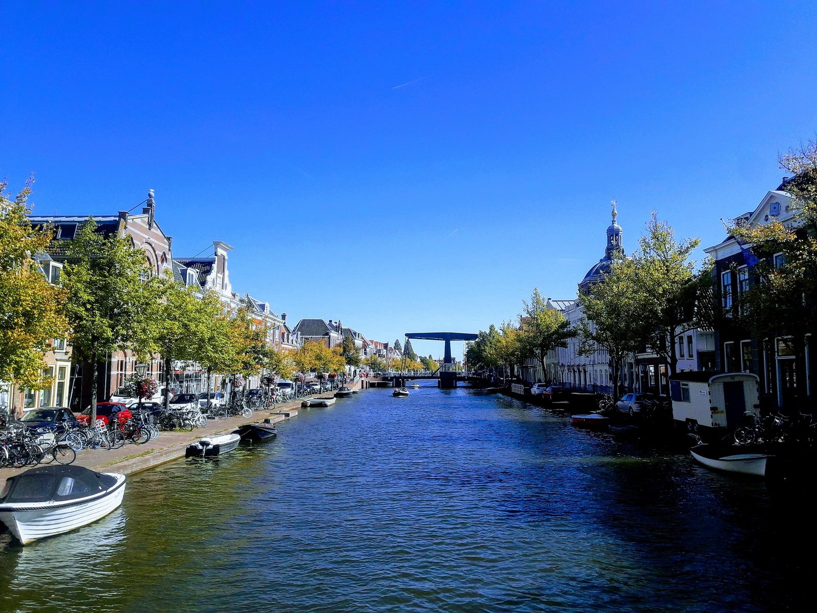 Varen in Leiden: Beleef de meest sfeervolle grachtenstad vanaf het water
